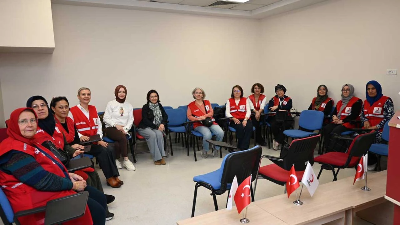 Kızılay Kadın Ekibinden Lösemili Çocuklara Anlamlı Ziyaret