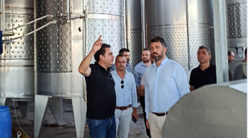 Musa Yılanlı, Çal Bağbozumu Festivali’nde Kekik ve Şarap Üreticileriyle Buluştu
